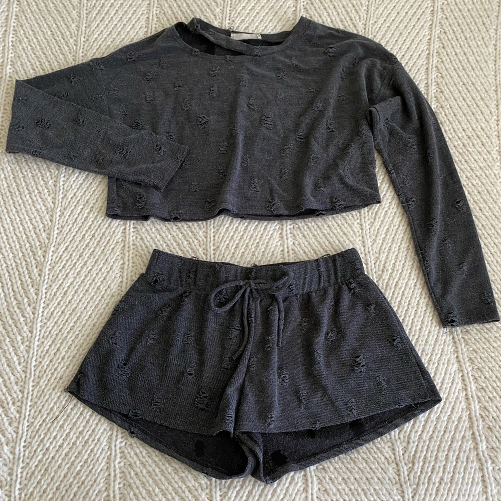 Two piece set, shorts and shirt long sleeve